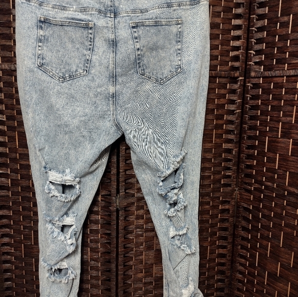 Almost Famous women’s size 20 jeans distressed plus size designer denim - Picture 2 of 5